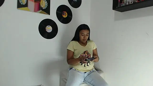 Snapshot of giselao chatting on 02/24/25, 11:41 giselao online show from 02/24/25, 11:41