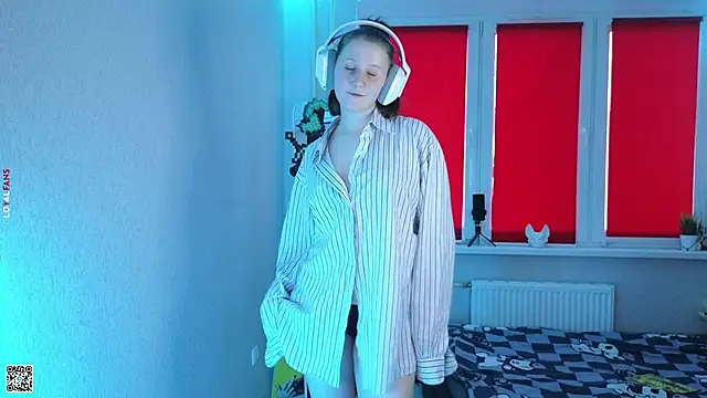 mon lola online show from 10/08/25, 02:04