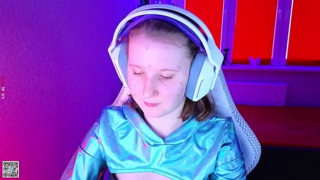 mon lola online show from 11/26/25, 10:16