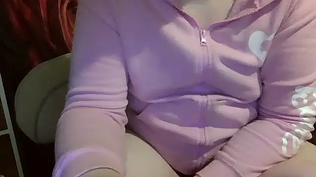 Snapshot of AverageRose chatting on 07/17/26, 12:17 AverageRose online show from 07/17/26, 12:17