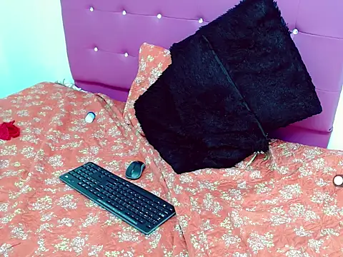 Snapshot of mia_grey01 chatting on 02/25/25, 12:03 mia grey01 online show from 02/25/25, 12:03