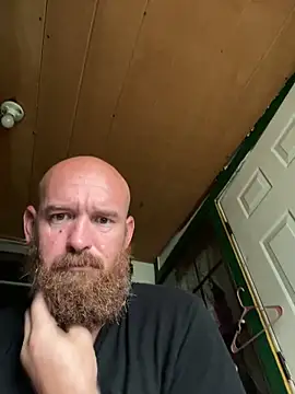Snapshot of 32XRedBeard chatting on 10/26/25, 12:44 32XRedBeard online show from 10/26/25, 12:44