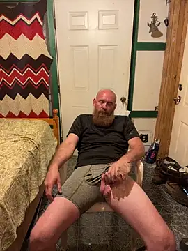 Snapshot of 32XRedBeard chatting on 04/07/26, 09:37 32XRedBeard online show from 04/07/26, 09:37