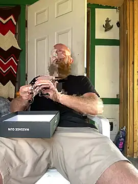 Snapshot of 32XRedBeard chatting on 04/18/26, 09:04 32XRedBeard online show from 04/18/26, 09:04