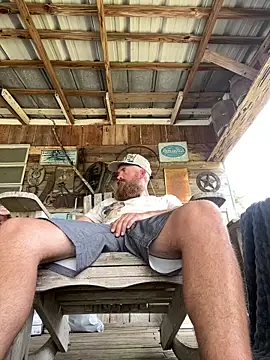 Snapshot of 32XRedBeard chatting on 04/19/26, 07:49 32XRedBeard online show from 04/19/26, 07:49