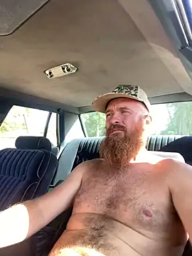 Snapshot of 32XRedBeard chatting on 04/21/26, 08:55 32XRedBeard online show from 04/21/26, 08:55