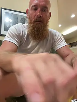 Snapshot of 32XRedBeard chatting on 05/03/26, 12:05 32XRedBeard online show from 05/03/26, 12:05