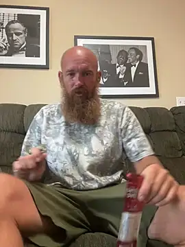 Snapshot of 32XRedBeard chatting on 06/16/26, 07:38 32XRedBeard online show from 06/16/26, 07:38