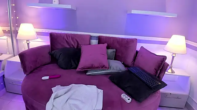 Snapshot of Emma_Walkerr_ chatting on 02/14/25, 01:02 Emma Walkerr online show from 02/14/25, 01:02