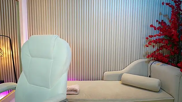 Snapshot of Emma_Walkerr_ chatting on 10/08/25, 07:11 Emma Walkerr online show from 10/08/25, 07:11