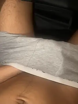 Snapshot of mdnn77 chatting on 02/15/25, 04:01 mdnn77 online show from 02/15/25, 04:01