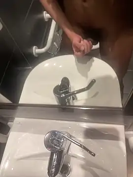 Snapshot of mdnn77 chatting on 12/23/25, 02:42 mdnn77 online show from 12/23/25, 02:42