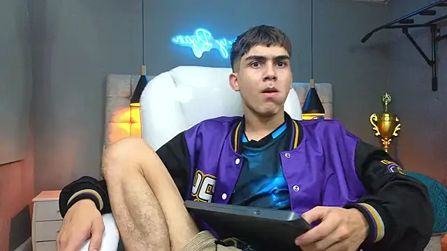 Tommy18   online show from 02/14/25, 06:34