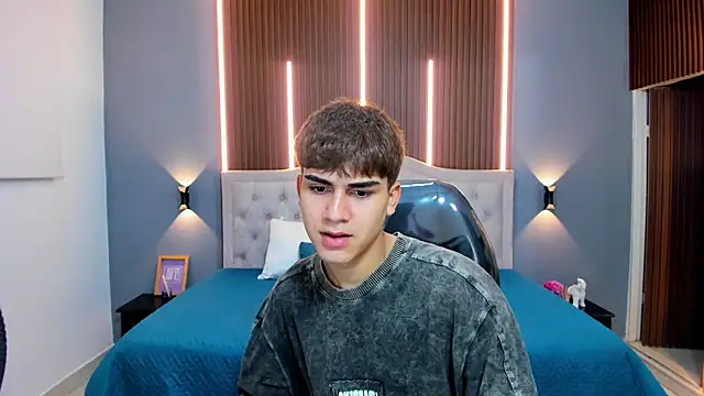 Tommy18   online show from 11/05/25, 04:23