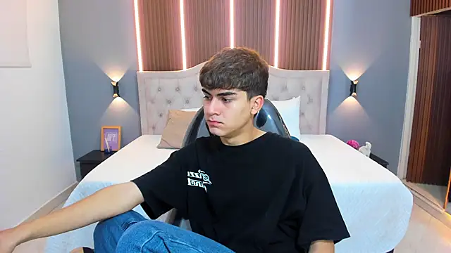 Tommy18   online show from 11/12/25, 03:40