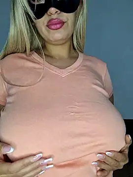 Snapshot of nonalona199999 chatting on 11/12/25, 11:25 nonalona199999 online show from 11/12/25, 11:25