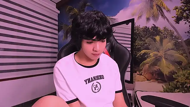 AllanYong18 online show from 02/16/25, 07:37