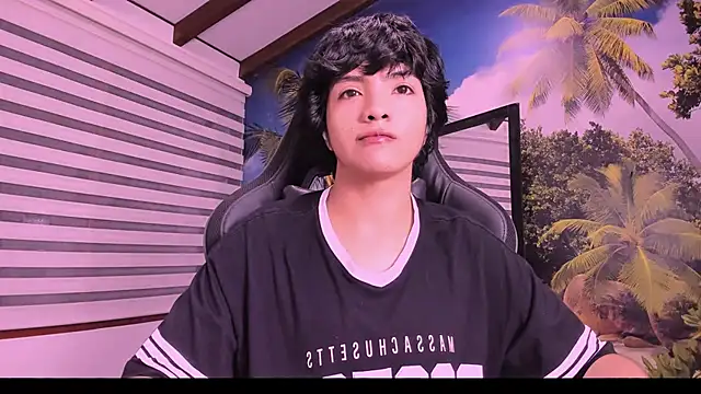 AllanYong18 online show from 02/17/25, 08:41