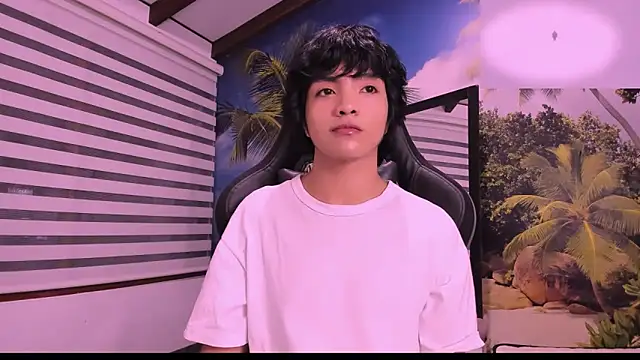 AllanYong18 online show from 02/19/25, 03:50