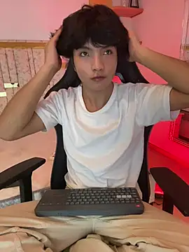 AllanYong18 online show from 03/08/25, 08:22