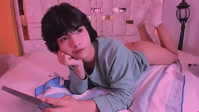 AllanYong18 online show from 03/19/25, 08:34