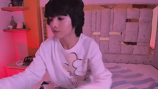 AllanYong18 online show from 03/23/25, 05:10