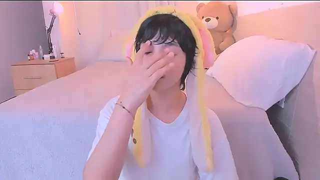 AllanYong18 online show from 10/10/25, 12:31