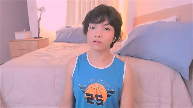 AllanYong18 online show from 12/04/25, 10:35