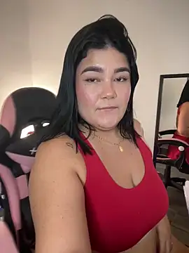 Snapshot of karla_hotgirl chatting on 12/18/25, 02:06 karla hotgirl online show from 12/18/25, 02:06