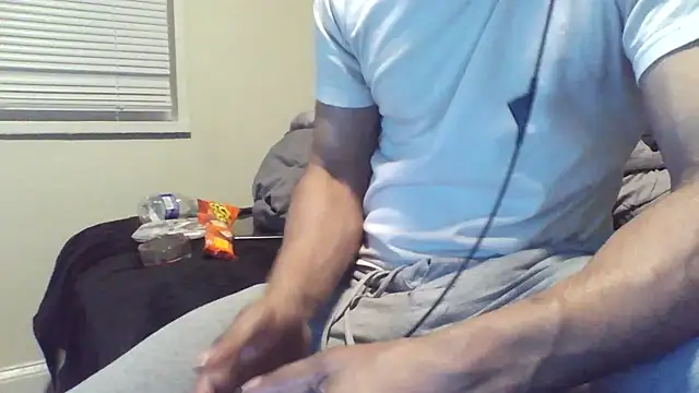 Snapshot of MrDaddyBbSnake chatting on 03/13/25, 04:27 MrDaddyBbSnake online show from 03/13/25, 04:27