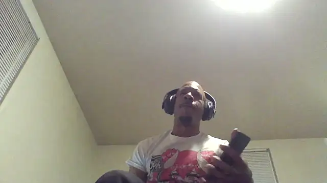 Snapshot of MrDaddyBbSnake chatting on 09/15/25, 03:28 MrDaddyBbSnake online show from 09/15/25, 03:28