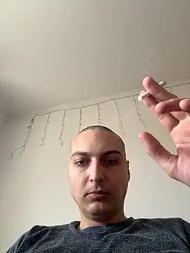 Snapshot of Manijak38 chatting on 03/18/26, 08:28 Manijak38 online show from 03/18/26, 08:28