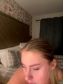 Snapshot of lucyRose_xoxox chatting on 11/09/25, 06:06 lucyRose xoxox online show from 11/09/25, 06:06