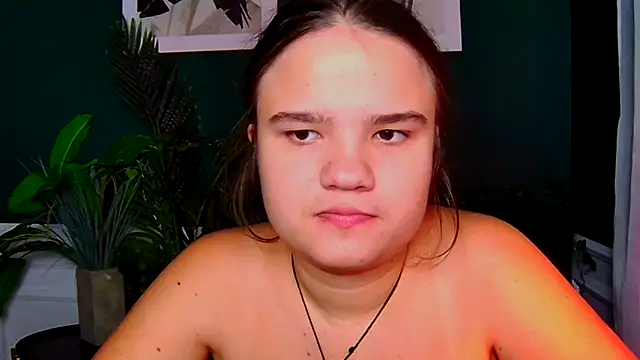 Snapshot of AdeleCruz chatting on 11/12/25, 01:11 AdeleCruz online show from 11/12/25, 01:11