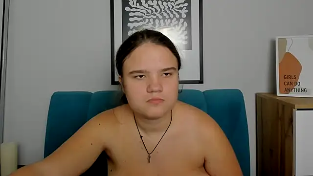 Snapshot of AdeleCruz chatting on 11/23/25, 01:00 AdeleCruz online show from 11/23/25, 01:00