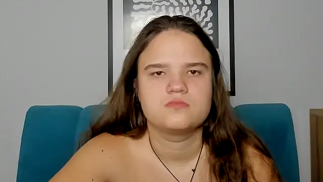 Snapshot of AdeleCruz chatting on 11/28/25, 01:14 AdeleCruz online show from 11/28/25, 01:14