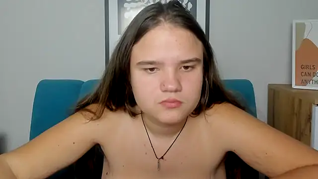 Snapshot of AdeleCruz chatting on 11/30/25, 01:26 AdeleCruz online show from 11/30/25, 01:26