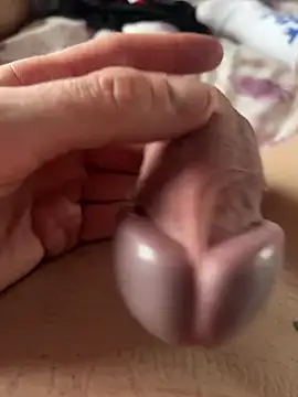 Snapshot of willy75 chatting on 02/07/25, 02:37 willy75 online show from 02/07/25, 02:37