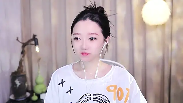 Snapshot of Zoe-99 chatting on 11/03/25, 02:29 Zoe-99 online show from 11/03/25, 02:29