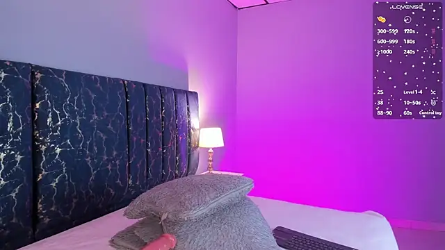 Snapshot of kathy_bakerr chatting on 09/28/25, 02:33 kathy bakerr online show from 09/28/25, 02:33