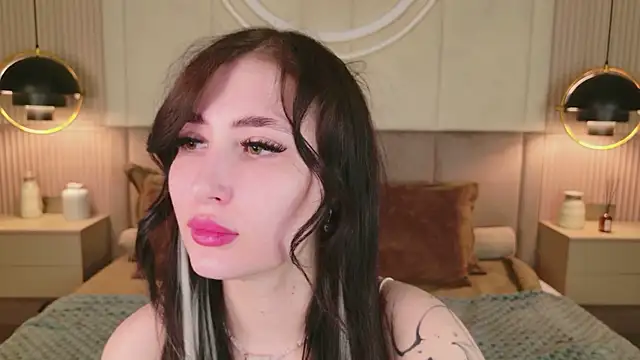 EmmaLawrens online show from 05/18/26, 05:57