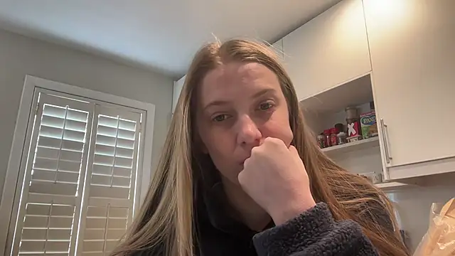 Snapshot of Ella-82 chatting on 02/24/25, 06:15 Ella-82 online show from 02/24/25, 06:15