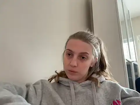 Snapshot of Ella-82 chatting on 02/27/25, 07:47 Ella-82 online show from 02/27/25, 07:47