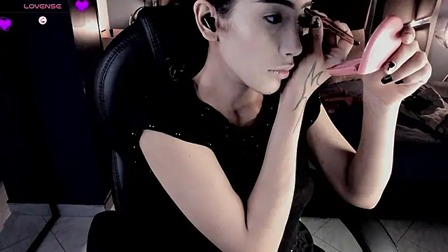 vaiolethsan   online show from 02/18/26, 07:43