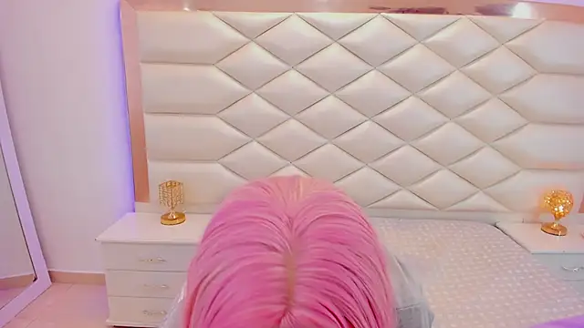 Snapshot of MiaQueen021 chatting on 01/23/25, 12:41 MiaQueen021 online show from 01/23/25, 12:41