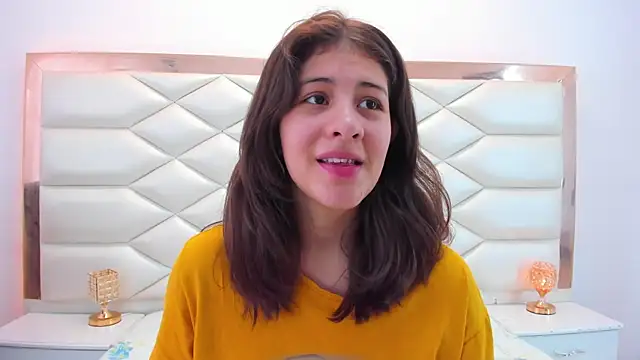 Snapshot of MiaQueen021 chatting on 01/28/25, 03:46 MiaQueen021 online show from 01/28/25, 03:46