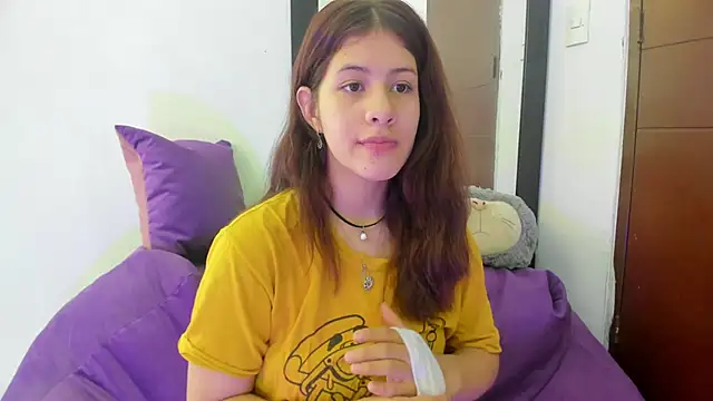 Snapshot of MiaQueen021 chatting on 09/09/25, 02:49 MiaQueen021 online show from 09/09/25, 02:49