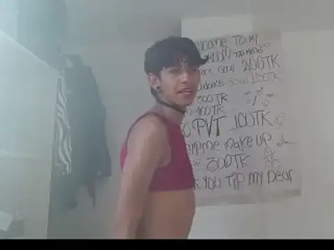 Snapshot of boysLittle chatting on 01/19/25, 09:34 boysLittle online show from 01/19/25, 09:34