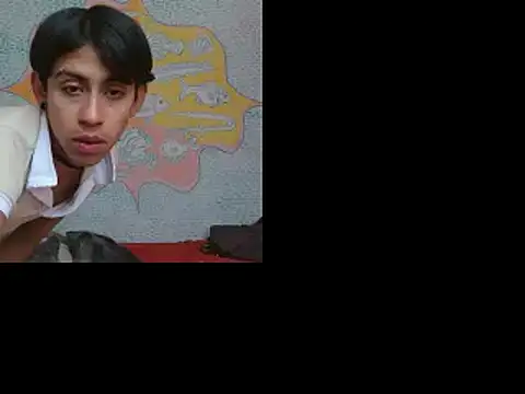 Snapshot of boysLittle chatting on 01/22/25, 04:33 boysLittle online show from 01/22/25, 04:33