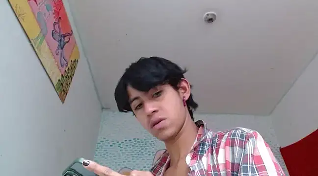 Snapshot of boysLittle chatting on 02/05/25, 11:55 boysLittle online show from 02/05/25, 11:55